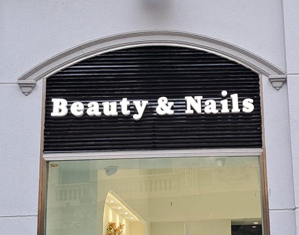 Rotulación Burriana rotulación de fachadas Beauty & Nails