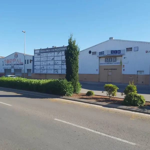 Rotulación Burriana rotulación de fachadas Sir color blanco