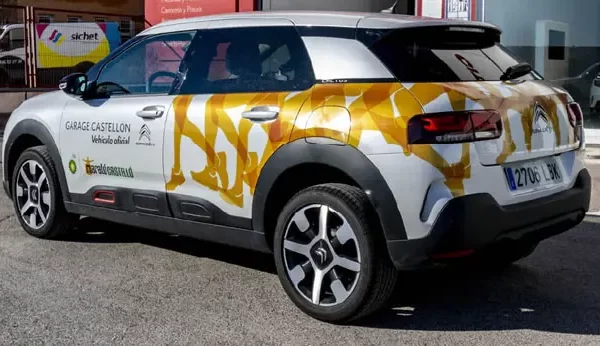 RB Rotulación de Vehículo de color blanco Garage Castellón, Vehículo oficial